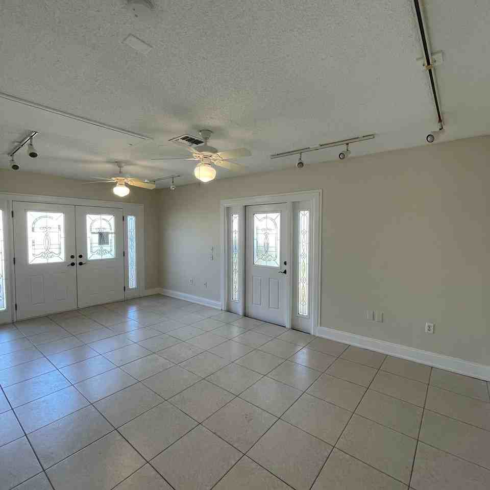 504 Lake Dexter Blvd - Photo 3 of 30