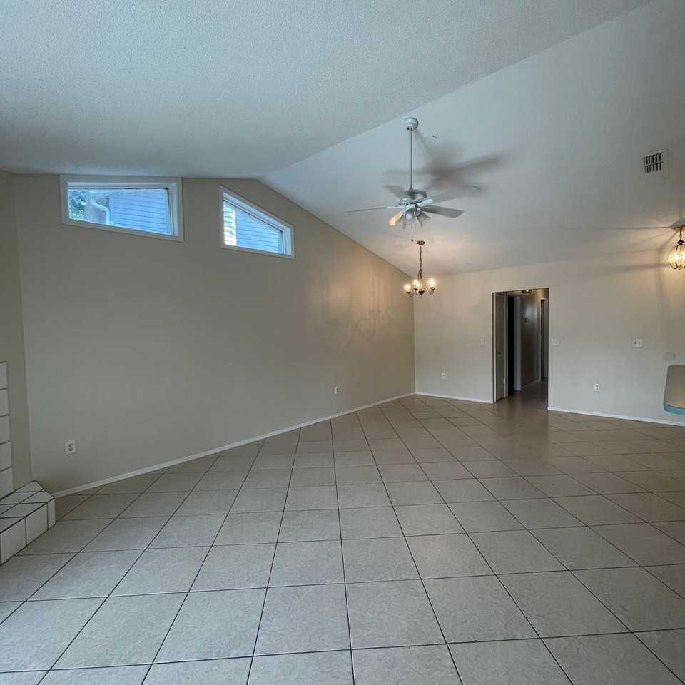 504 Lake Dexter Blvd - Photo 4 of 30