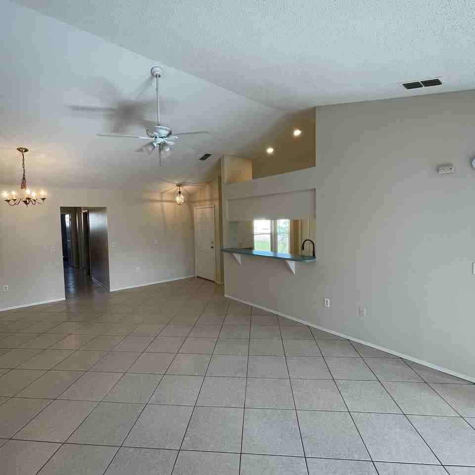 504 Lake Dexter Blvd - Photo 5 of 30