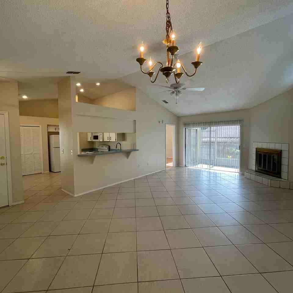 504 Lake Dexter Blvd - Photo 7 of 30