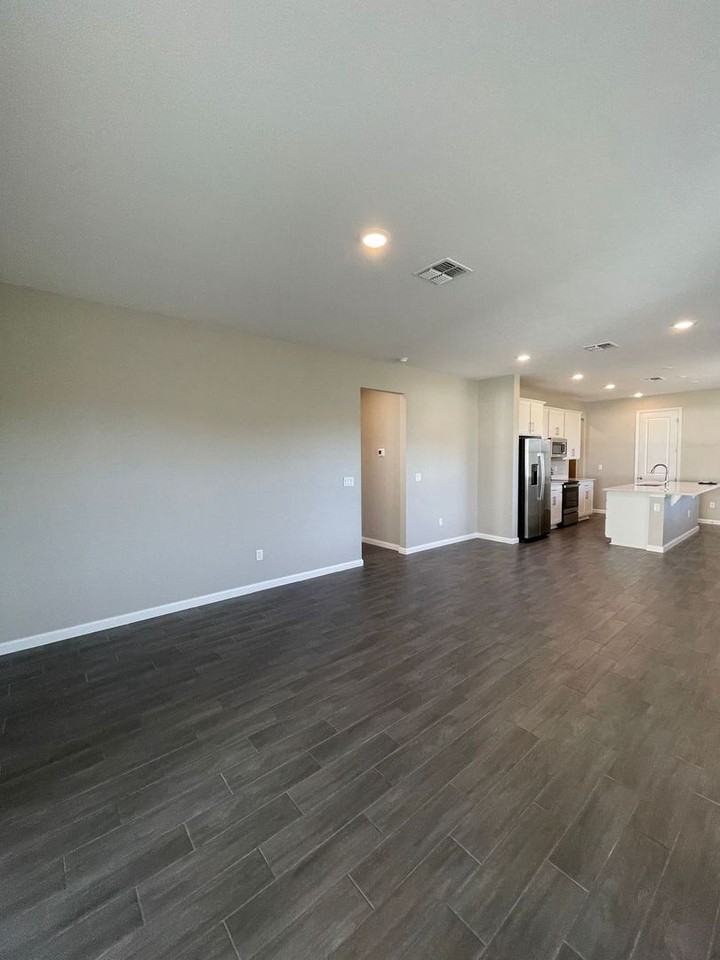824 Blue Creek Dr - Photo 2 of 32