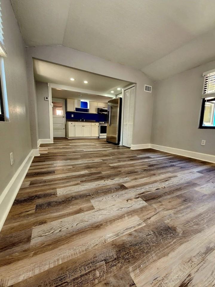 2801 18th St N - Photo 3 of 50