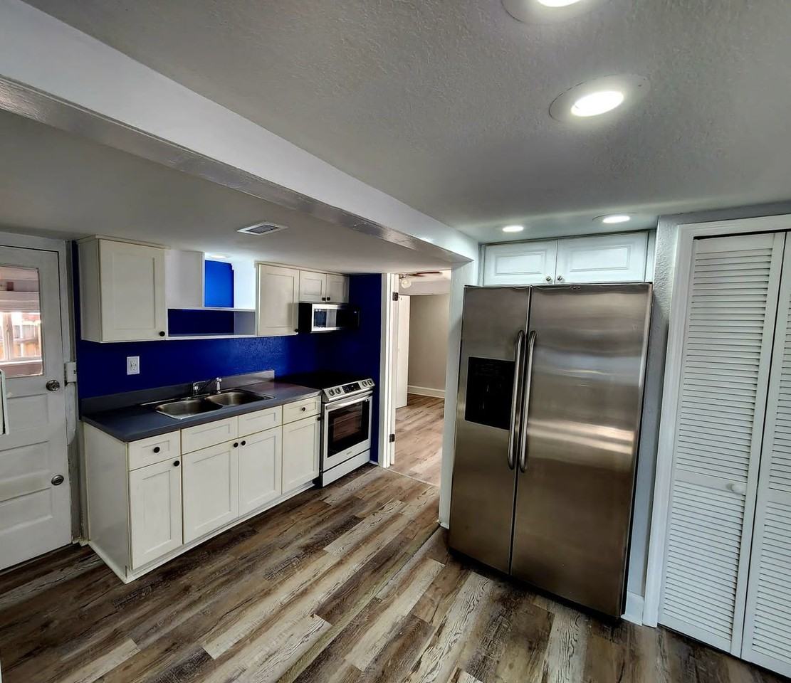 2801 18th St N - Photo 4 of 50