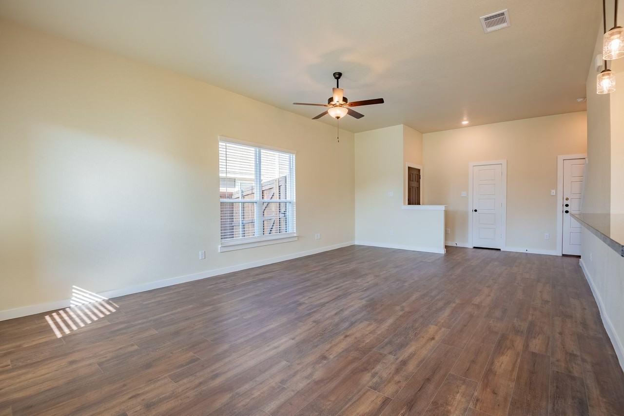 732 Blackland Dr - Photo 3 of 21