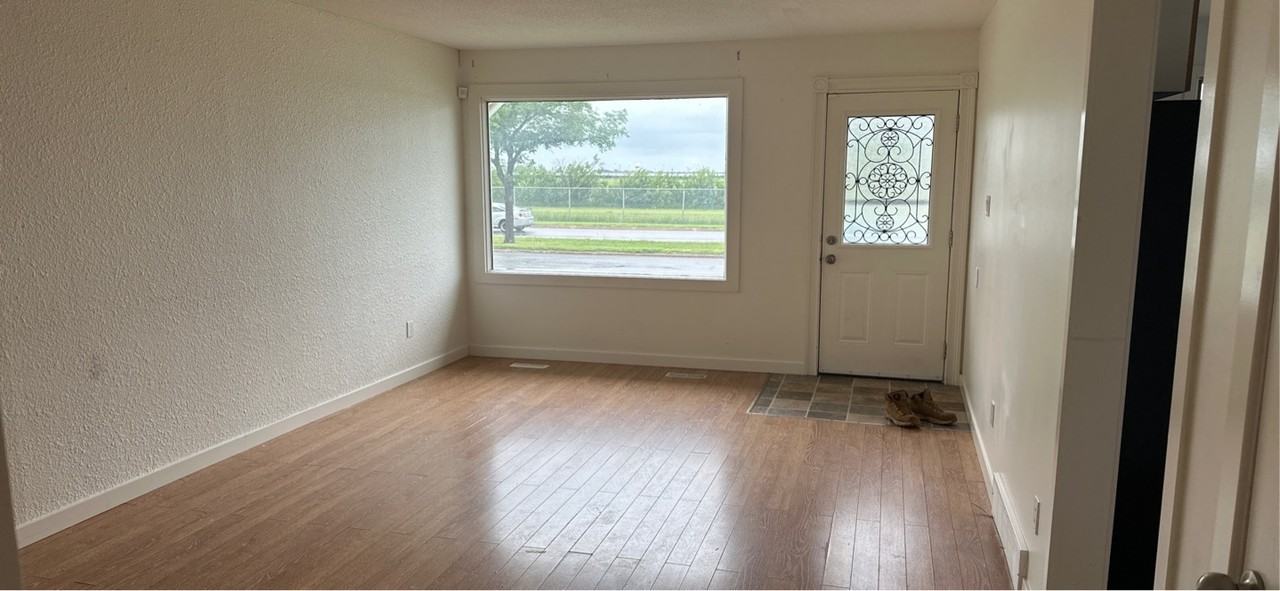 7126 Dewdney Ave 1, Regina, SK S4T 1E6 3 Bedroom House for 1,750