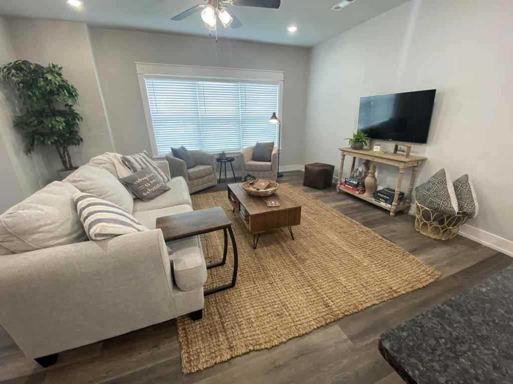 2256 W Moore Ln - Photo 5 of 27