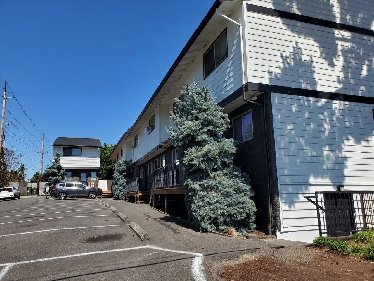 Lancaster Condos - Photo 4 of 6