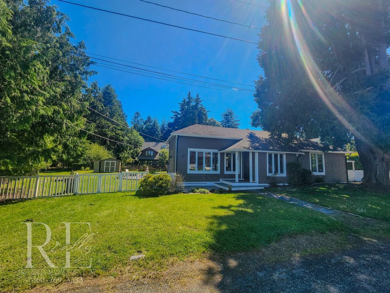 309 V Street - Photo 4 of 44