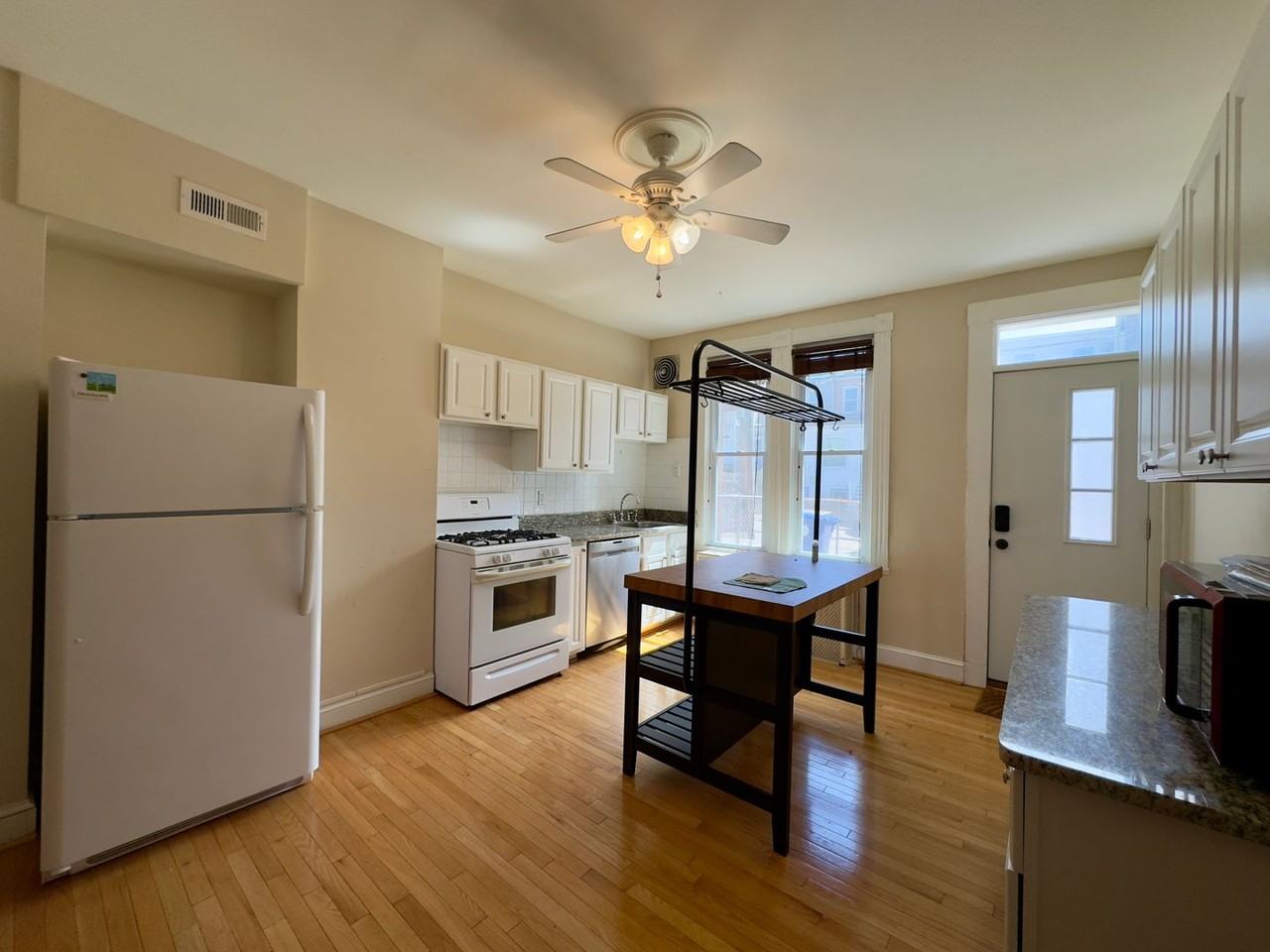 311 S East Ave - Photo 4 of 22