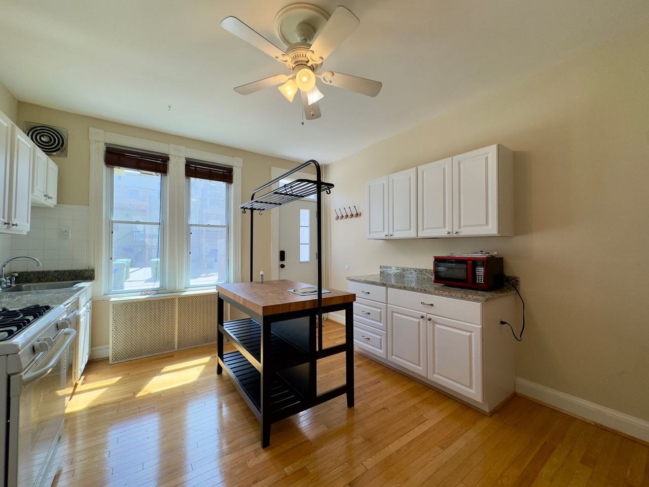 311 S East Ave - Photo 5 of 22