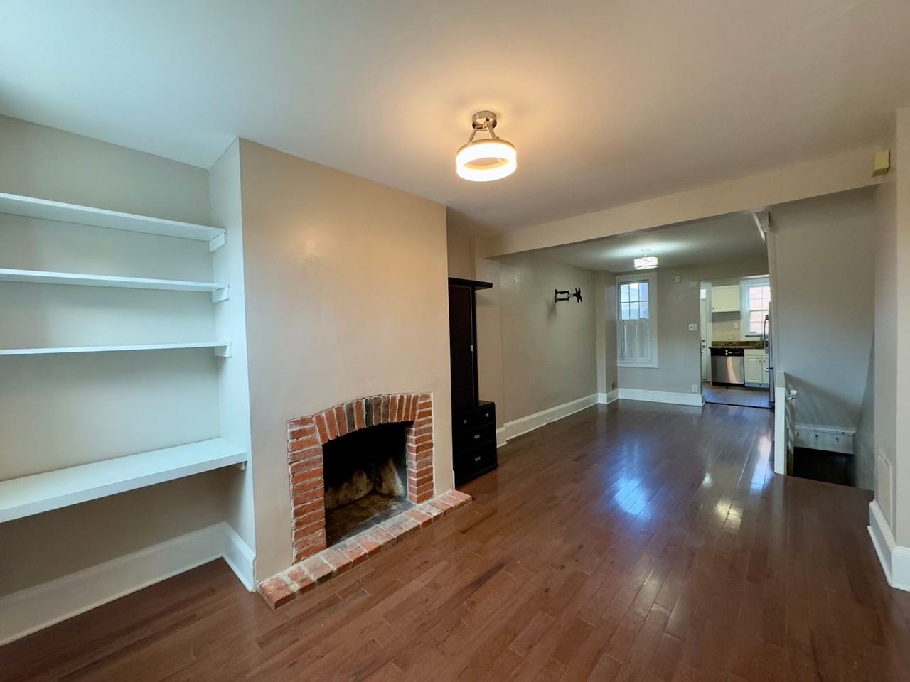 116 E Hamburg St - Photo 5 of 38