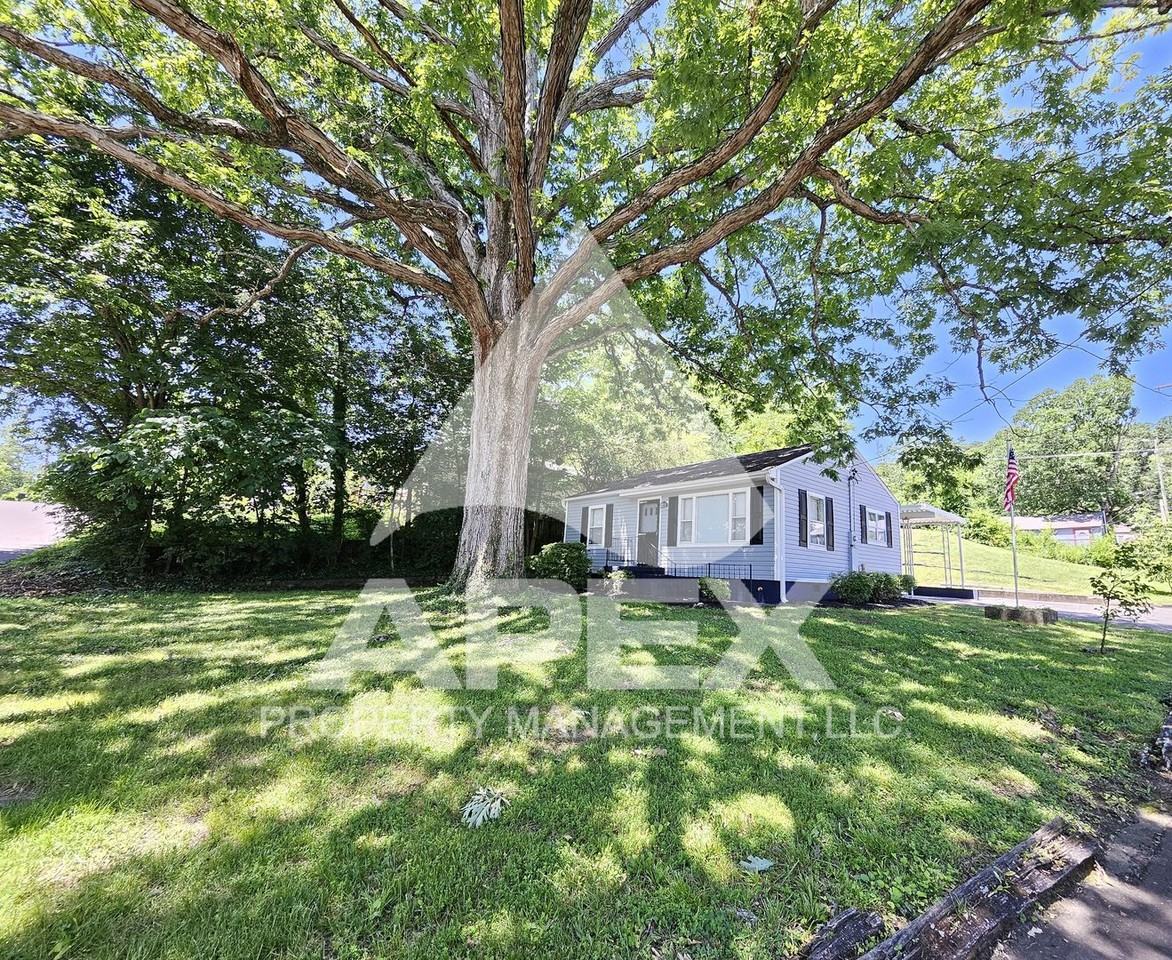 841 Forsythe St - Photo 2 of 20