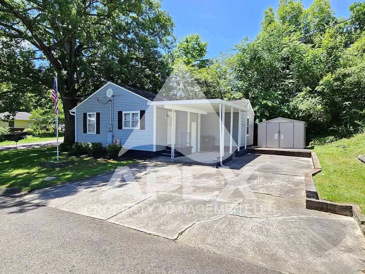 841 Forsythe St - Photo 3 of 20