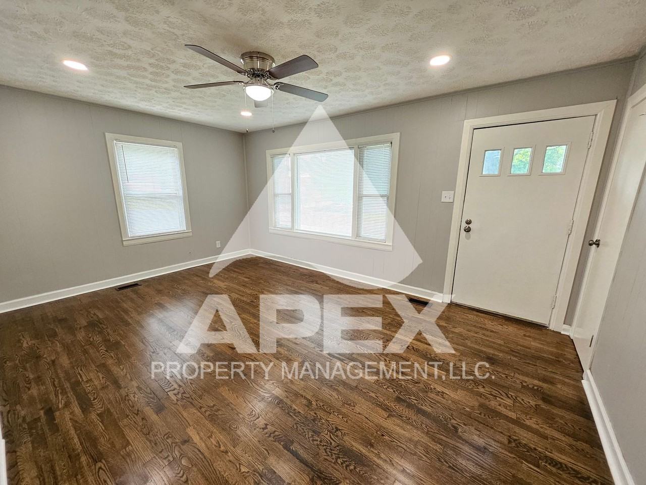 841 Forsythe St - Photo 5 of 20