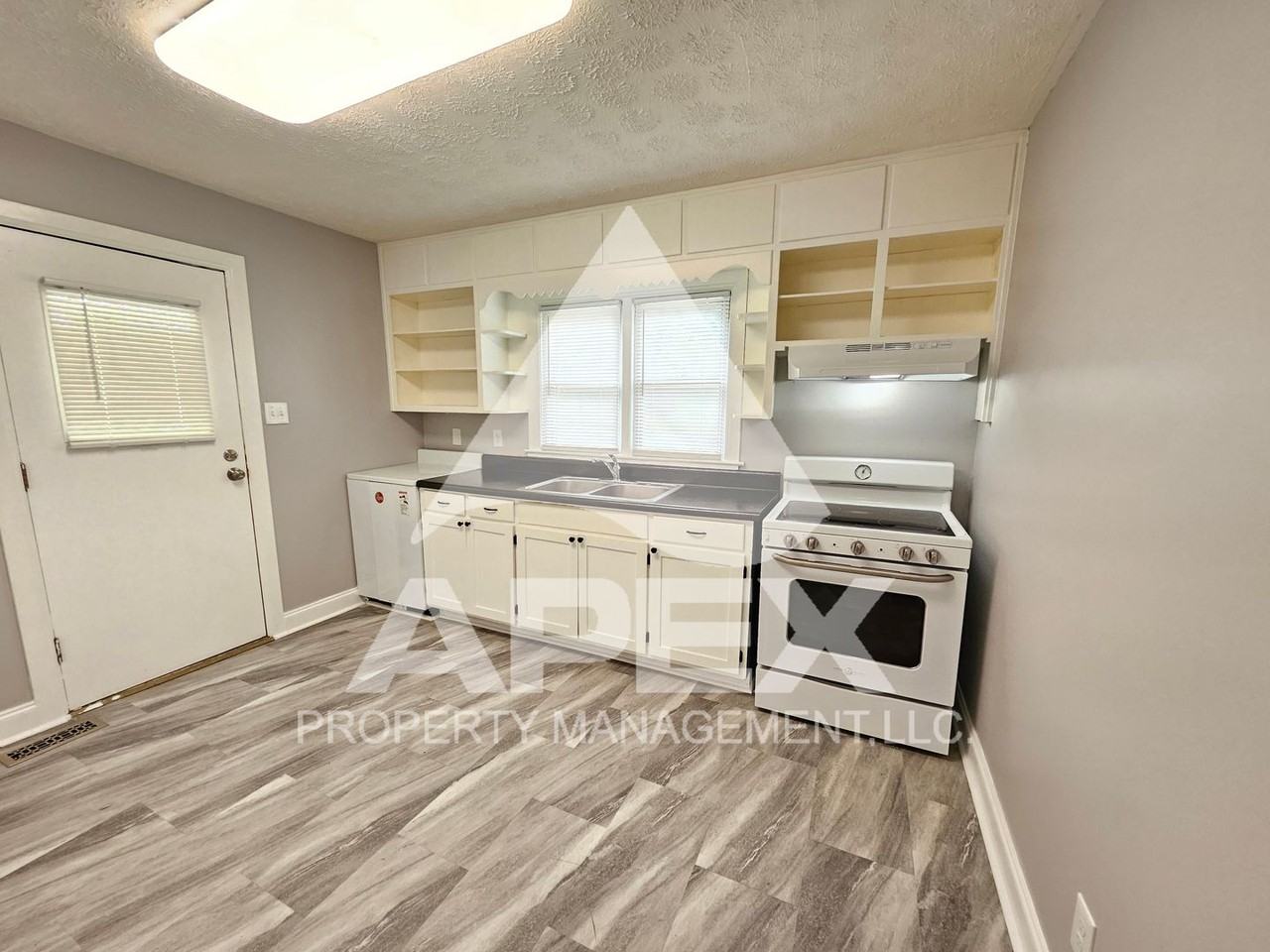 841 Forsythe St - Photo 7 of 20