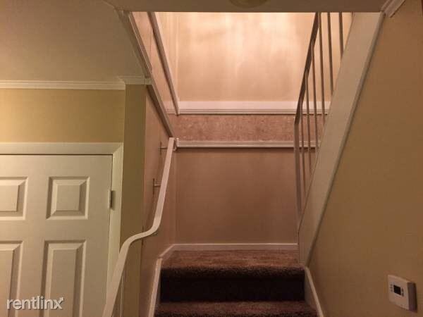 386 Riverbend Dr - Photo 3 of 10