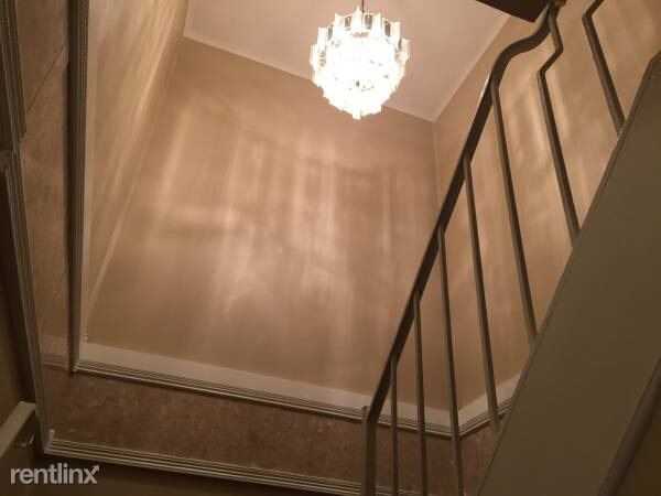 386 Riverbend Dr - Photo 2 of 10