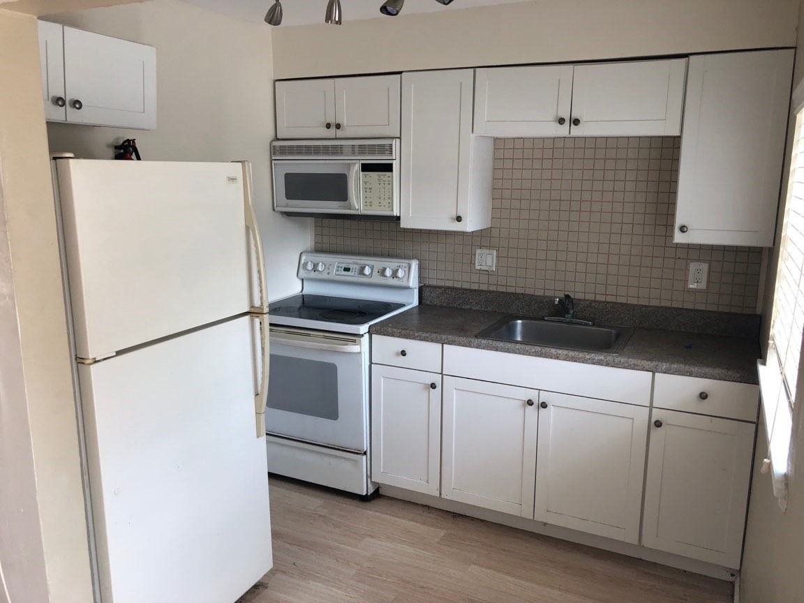 410 28th St W #C - Photo 2 of 11