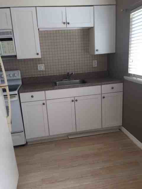 410 28th St W #C - Photo 3 of 11