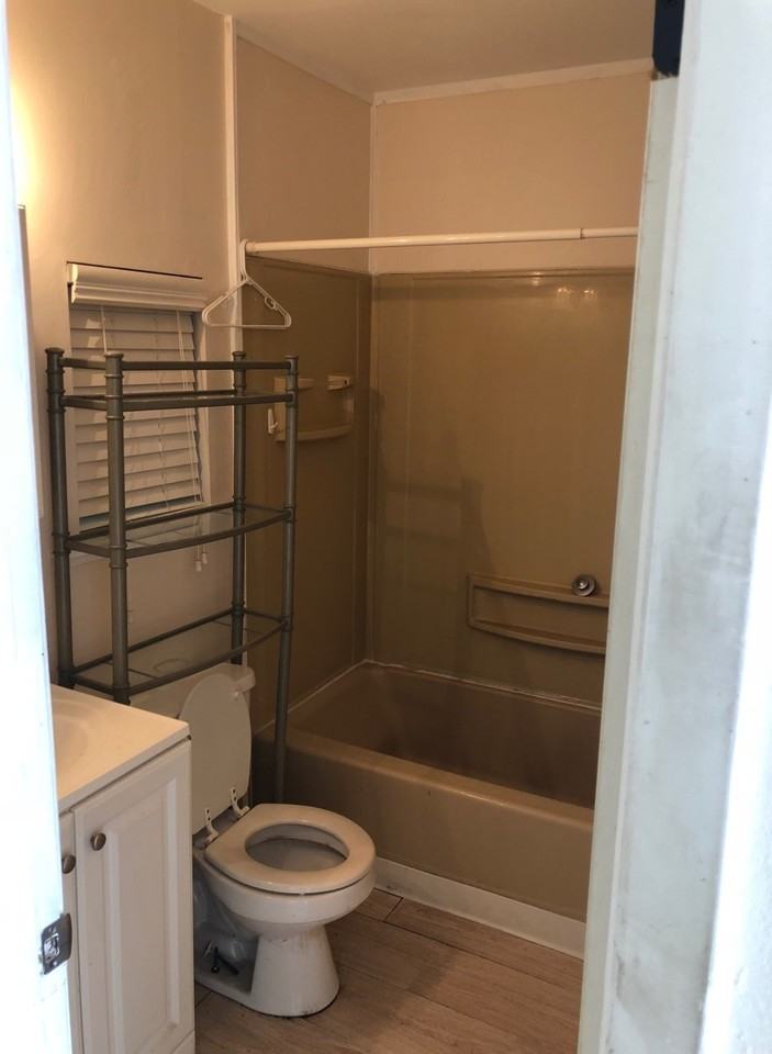 410 28th St W #C - Photo 5 of 11