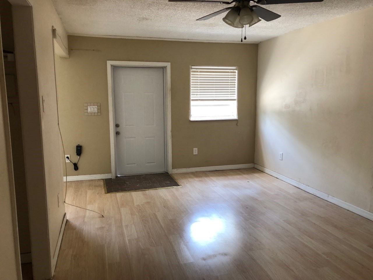 410 28th St W #C - Photo 6 of 11