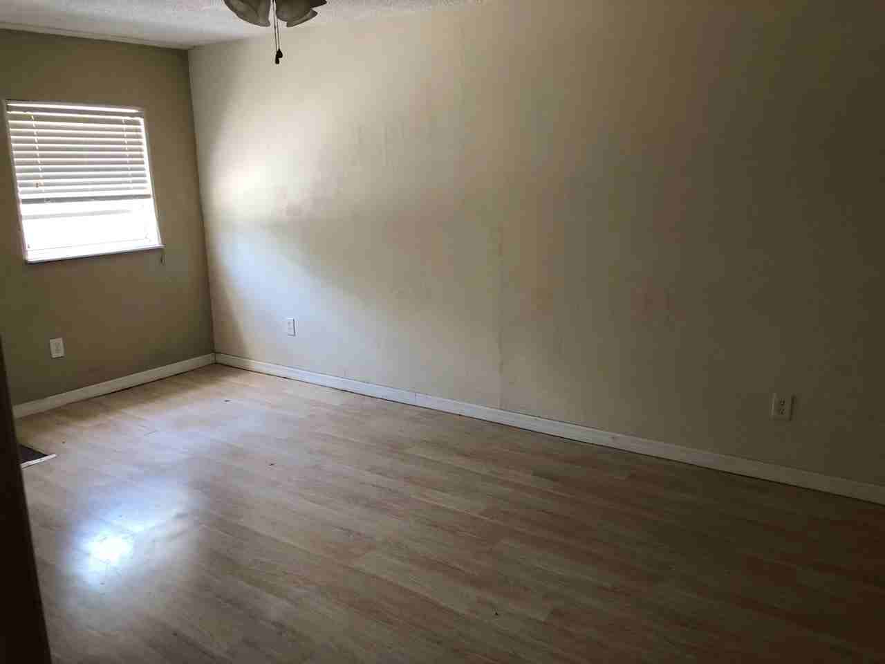 410 28th St W #C - Photo 7 of 11