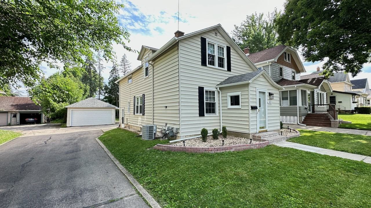 311 W 3rd St #NA - Photo 2 of 32