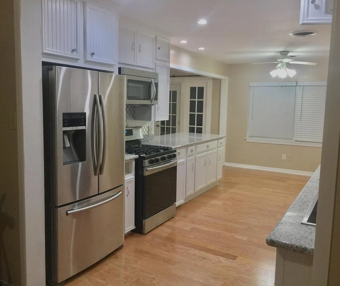 802 Woodstock St #NA - Photo 2 of 12