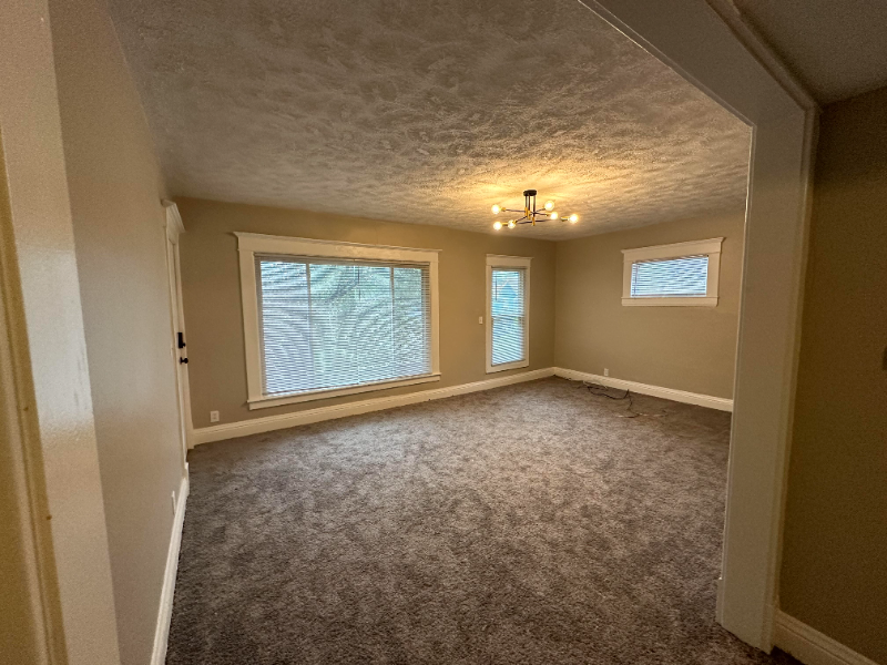 902 Eureka St #902EAST - Photo 2 of 12