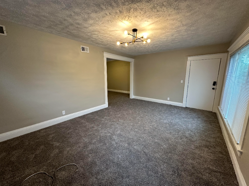 902 Eureka St #902EAST - Photo 3 of 12