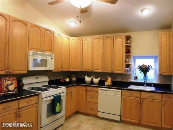 926 S Hanover St - Photo 3 of 7