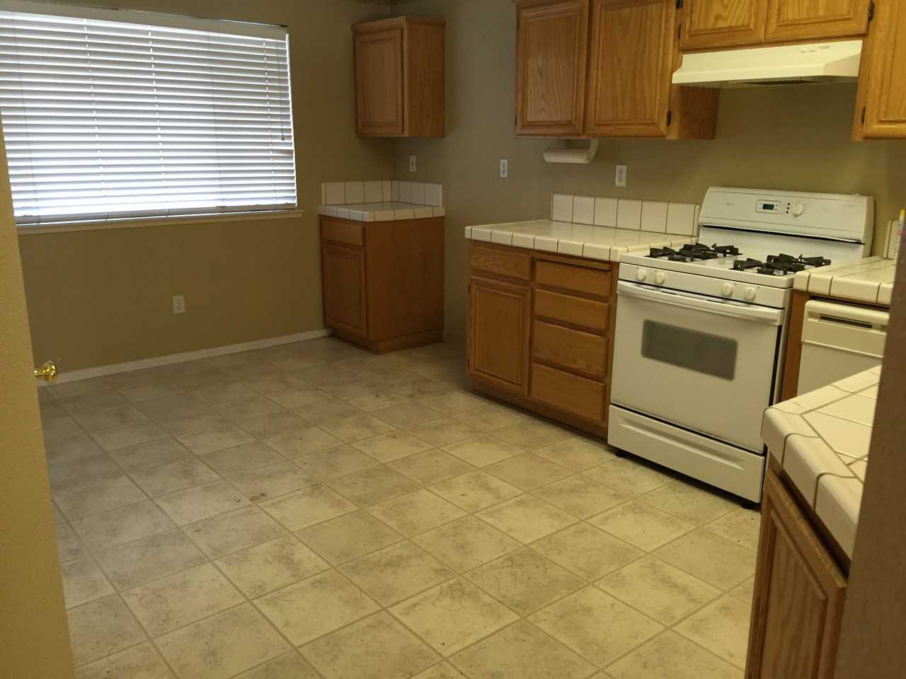 1008 Cypress Hill Ln - Photo 3 of 5