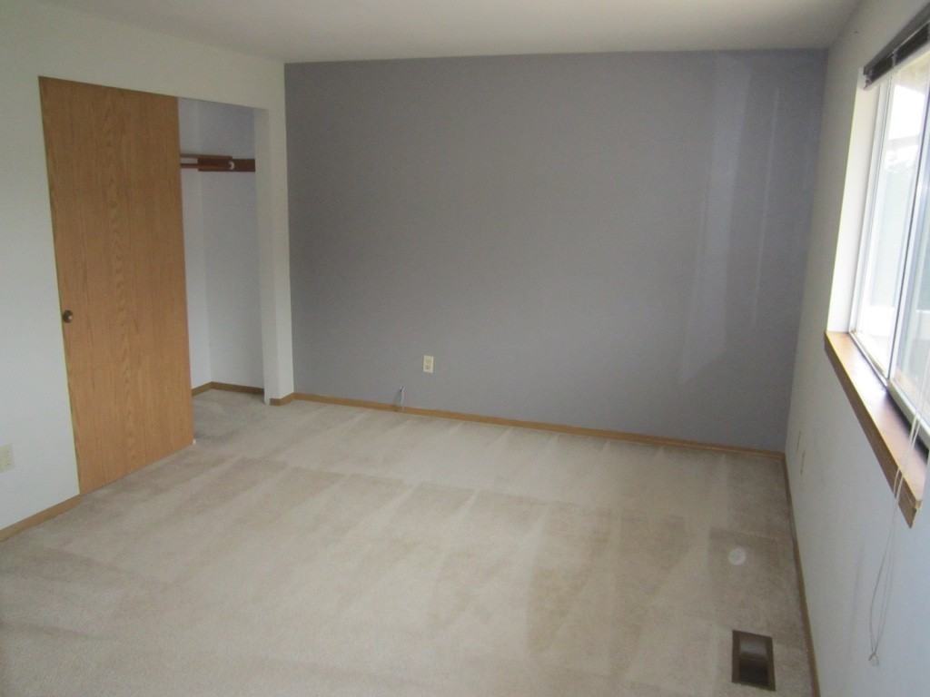 255 Powell Ave SW - Photo 3 of 18