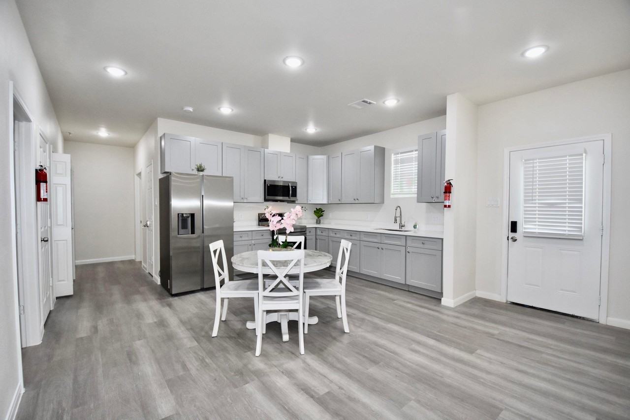 Mallow St - Photo 2 of 9