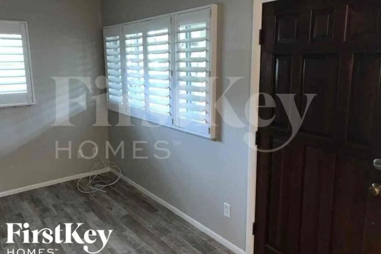 525 55th Ave Ne - Photo 2 of 19