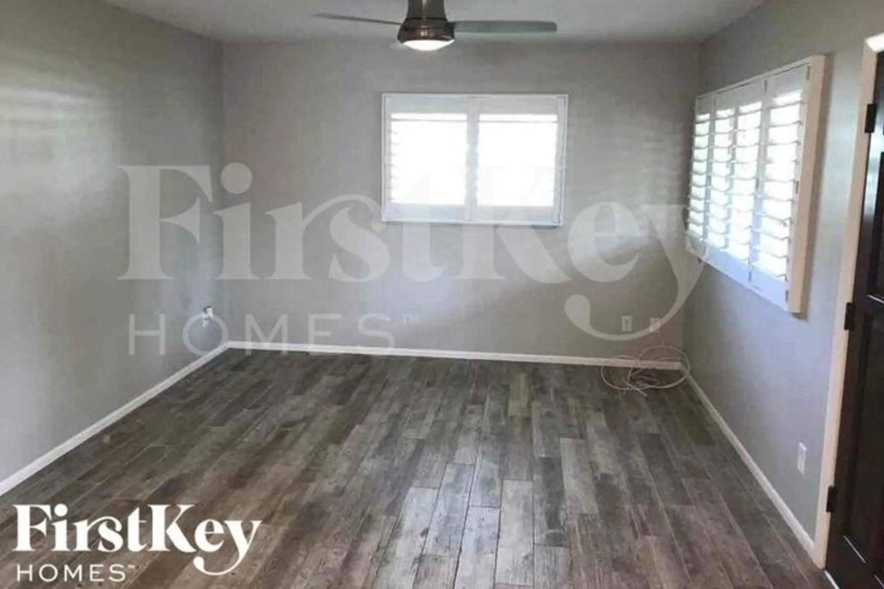 525 55th Ave Ne - Photo 3 of 19