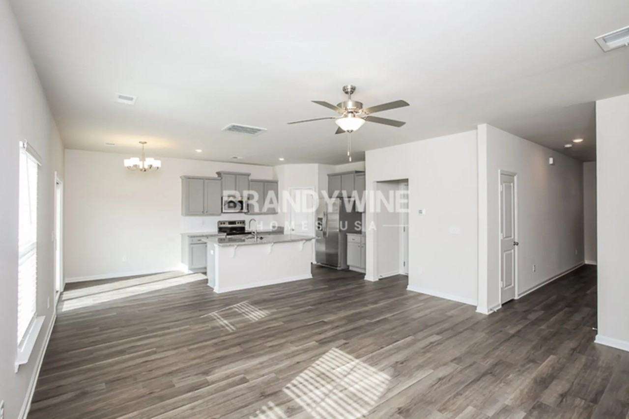 195 Abbots Glen Rd - Photo 3 of 19