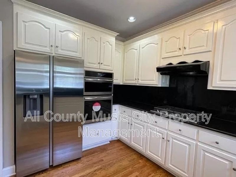 425 Chamberlain Park Ln - Photo 6 of 32