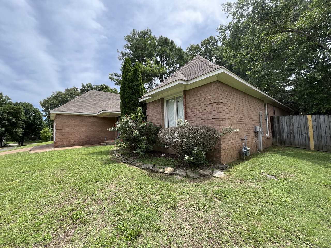 1060 Boones Hollow Dr - Photo 2 of 15
