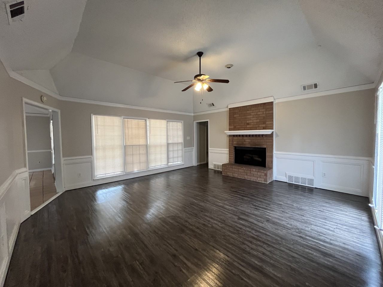 1060 Boones Hollow Dr - Photo 3 of 15