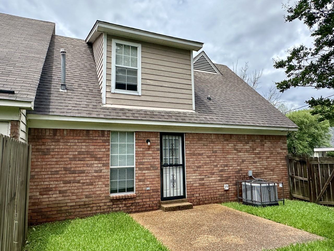 3942 Oak Branch Cir W - Photo 3 of 11