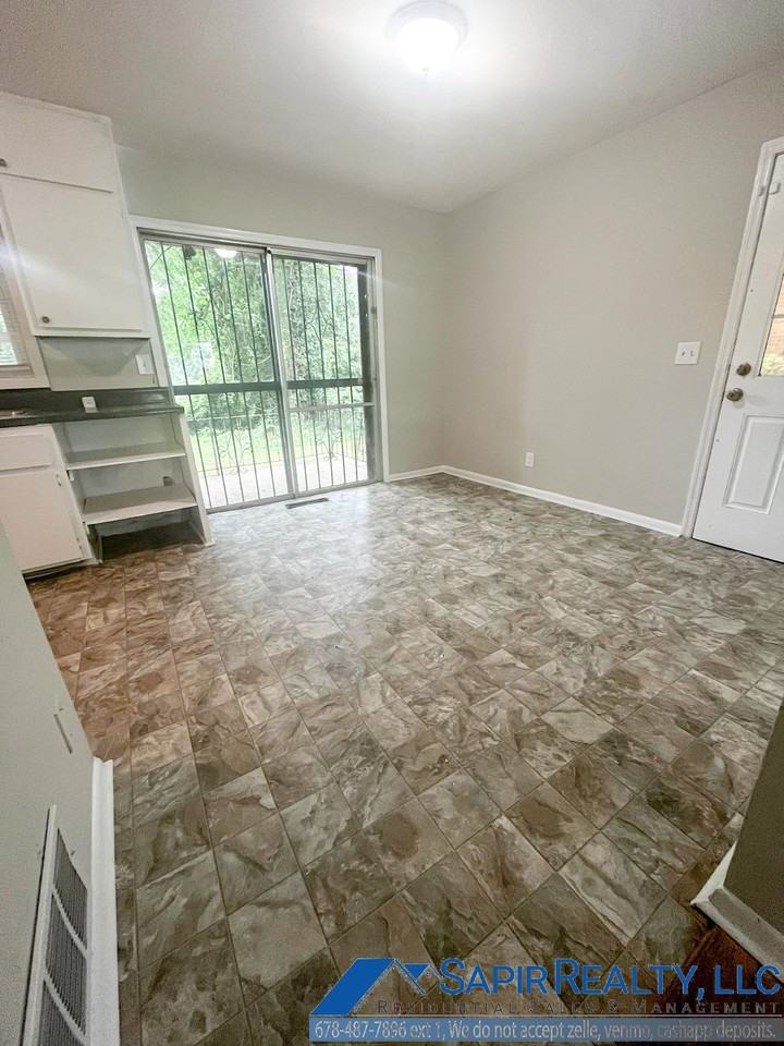 2707 Cavalier Way - Photo 3 of 13