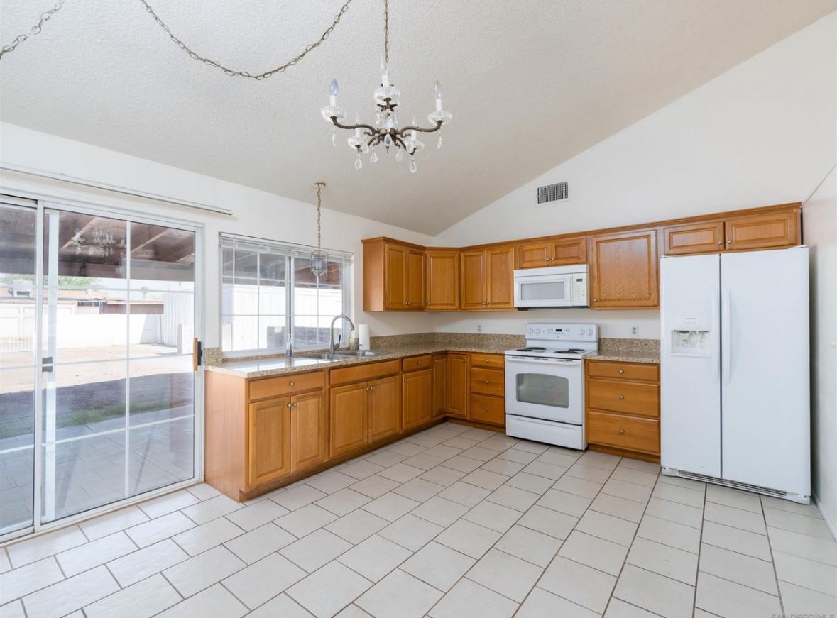 1410 N Waterman Ave - Photo 3 of 12