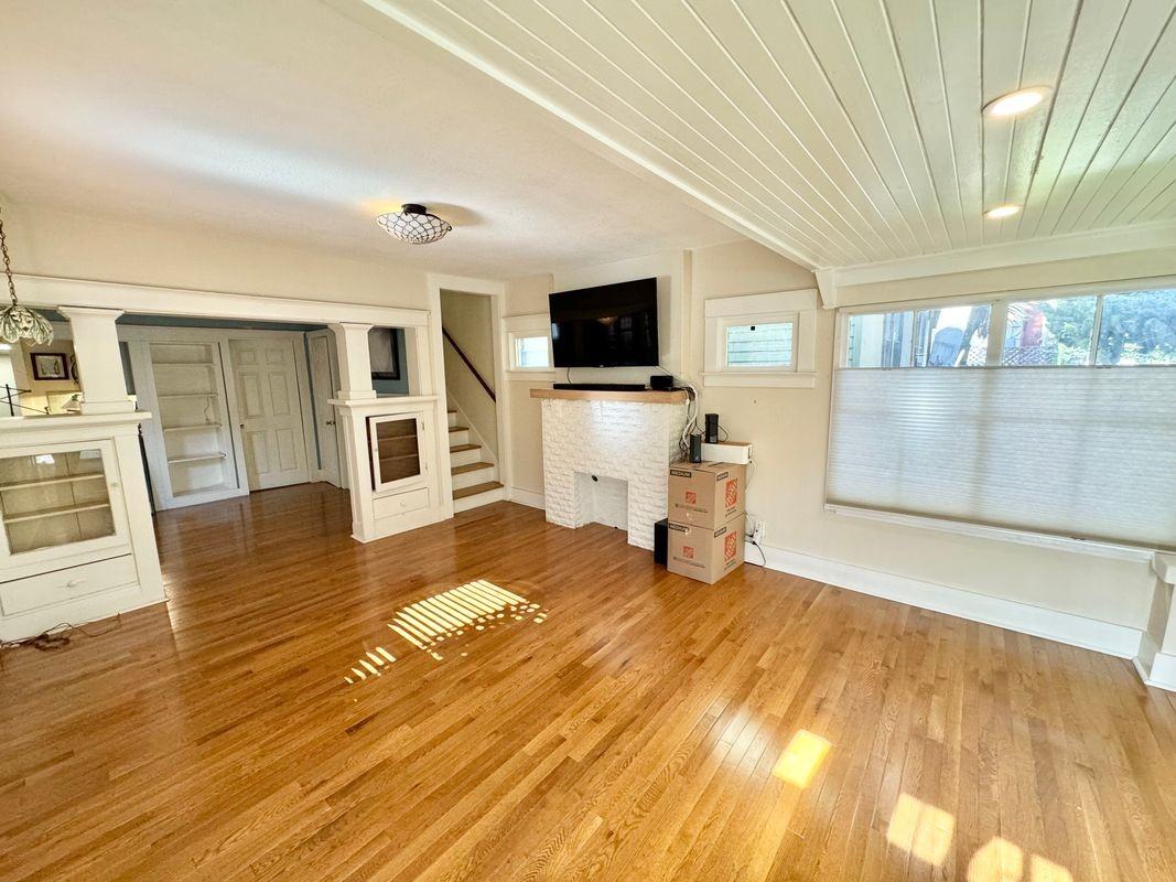 425 W 5th St - Photo 3 of 3