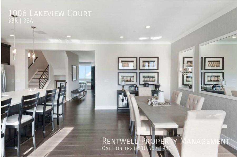 1006 Lakeview Ct #49 - Photo 3 of 23