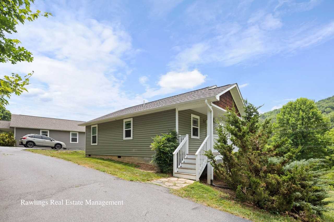 328 Old Fort Rd - Photo 3 of 20
