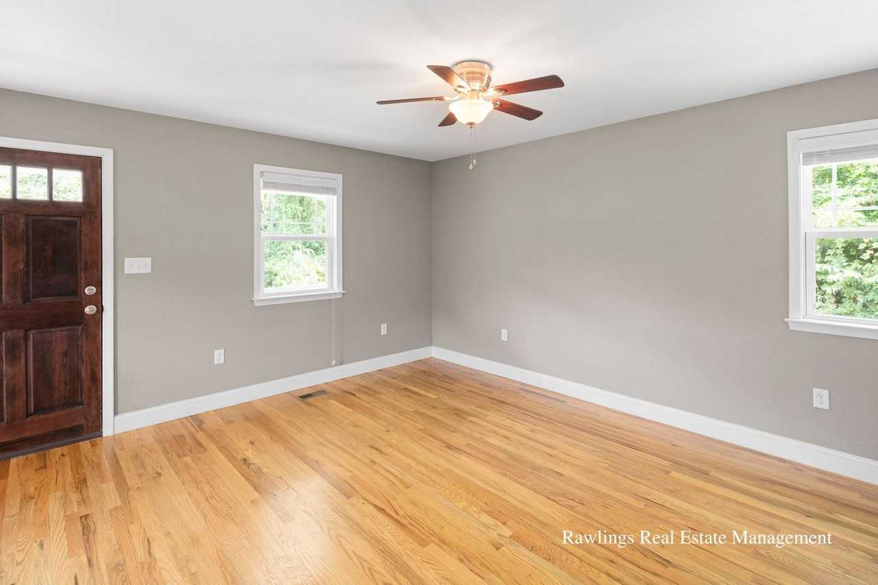 328 Old Fort Rd - Photo 4 of 20