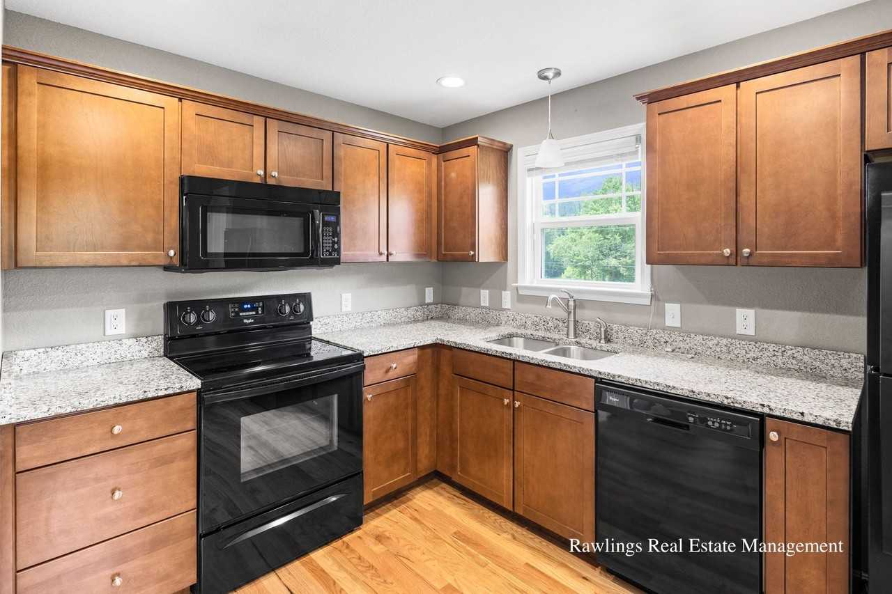328 Old Fort Rd - Photo 7 of 20