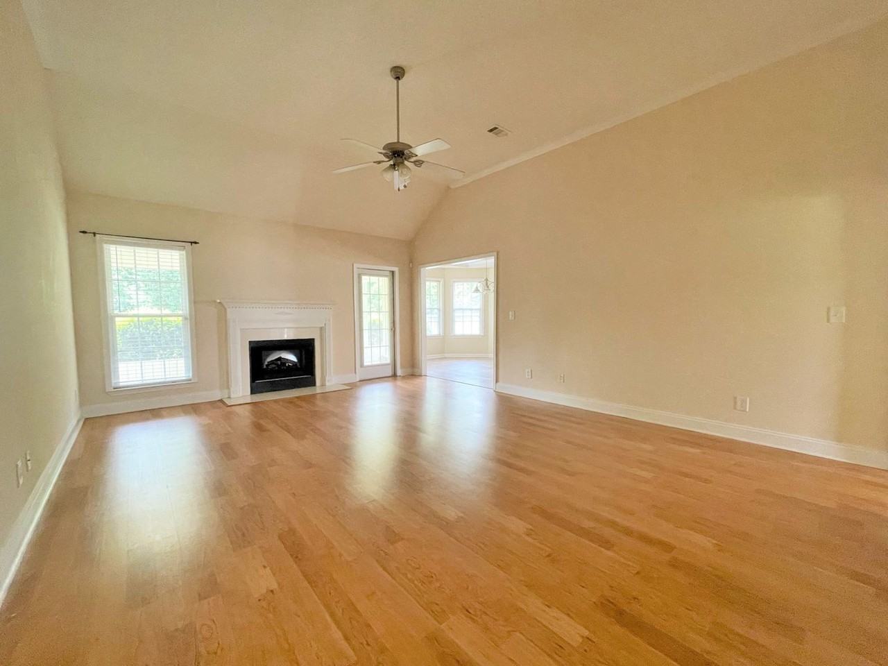 207 N Charity Ln - Photo 3 of 22