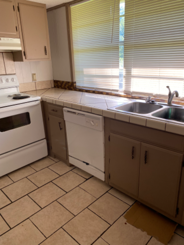 805 Lakeside Dr - Photo 2 of 5